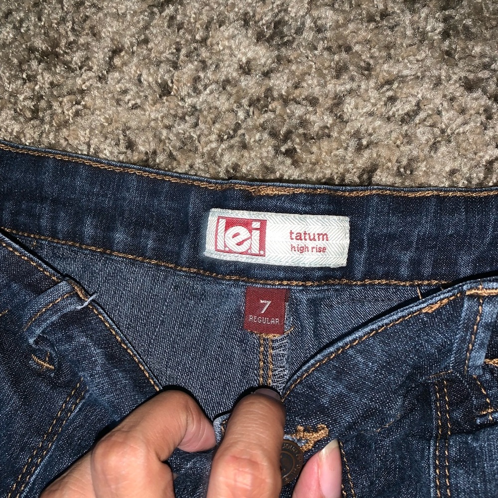 High Rise Jean short - Picture 3 of 3